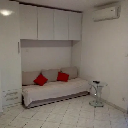 Apartment Melani *