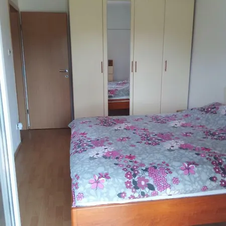 Melani Lejlighed *