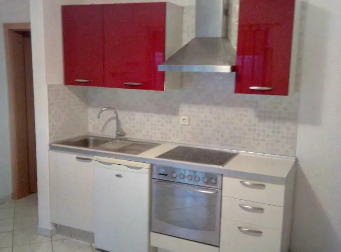 Melani 아파트 풀라